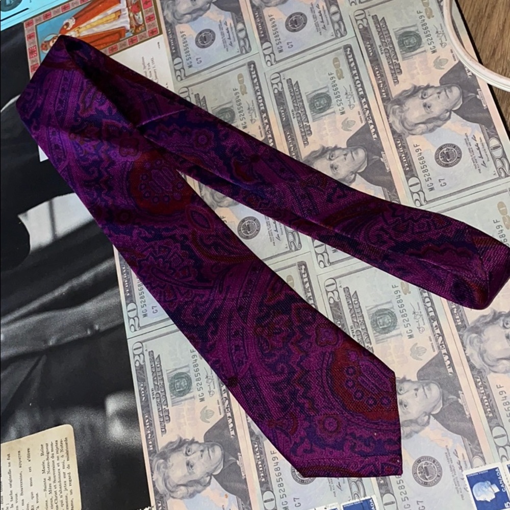 Silk tie